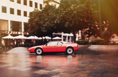 BMW M1 stehend im Profil