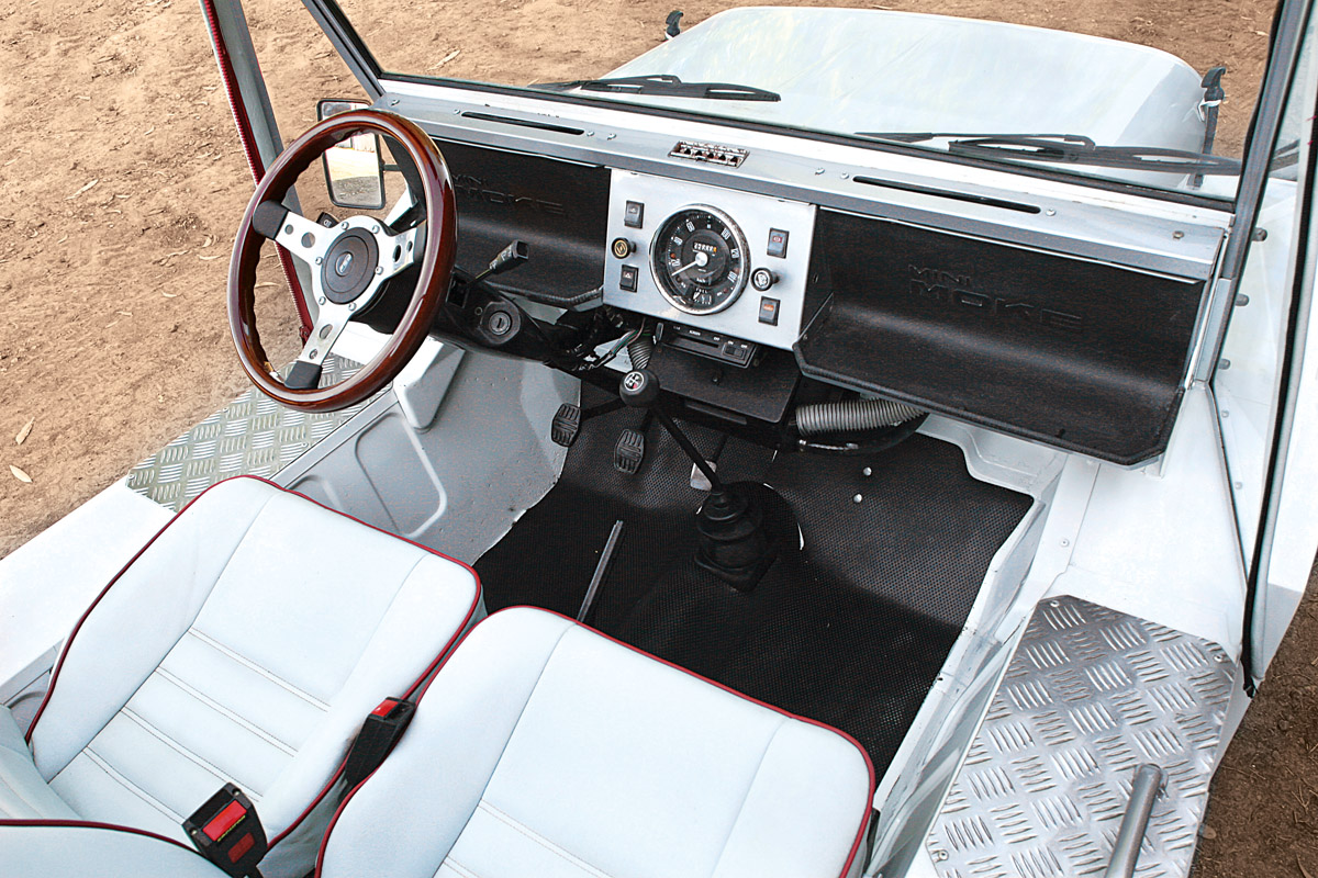 Cockpit des Mini Moke