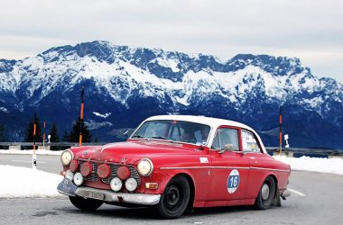 Volvo Amazon fährt eine Rallye