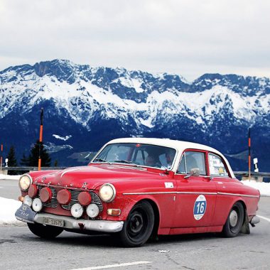 Volvo Amazon fährt eine Rallye