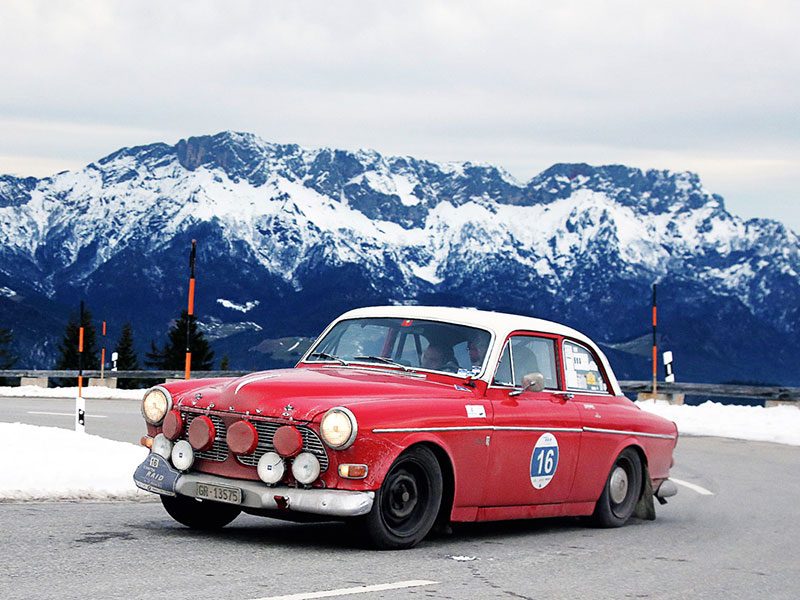 Volvo Amazon fährt eine Rallye