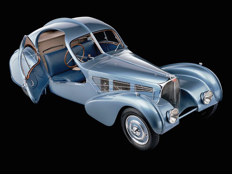 Bugatti 57 Atlantic aus der Vogelperspektive