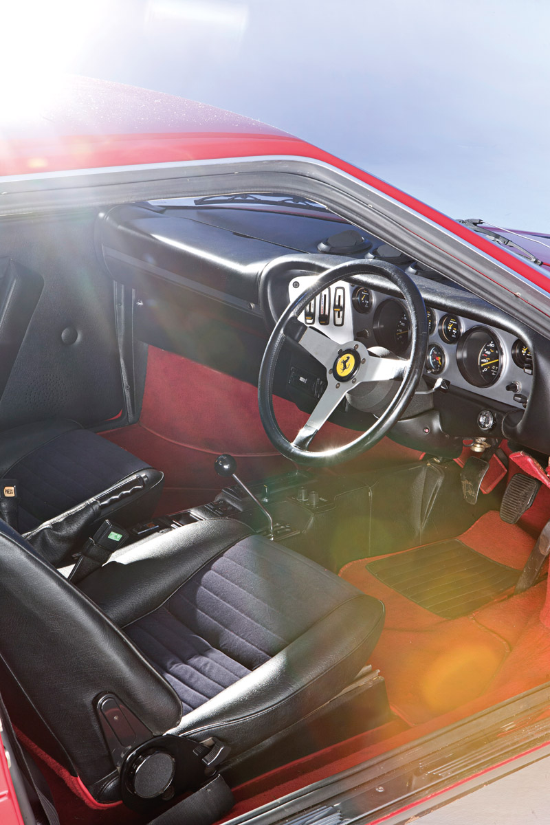 Octane Magazin Ungleiche Brüder Red Dino Interior