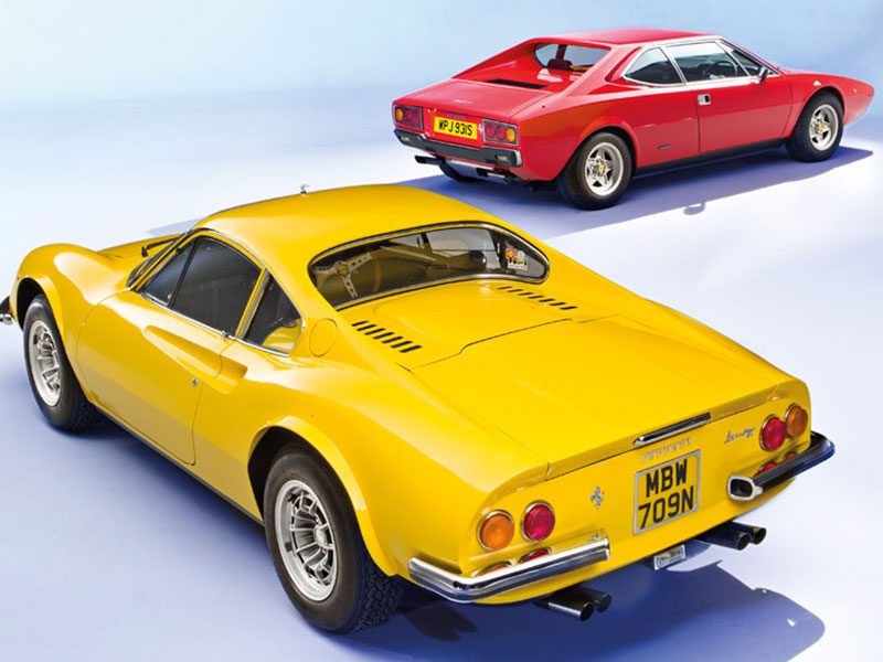 Ferrari Dino 246 GT und Dino 308 GT4 stehend