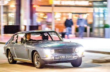 Jensen Interceptor fahrend