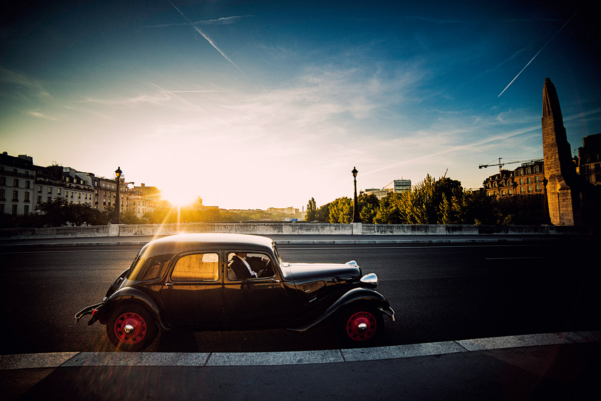 Traction Avant fahrend im Seitenprofil